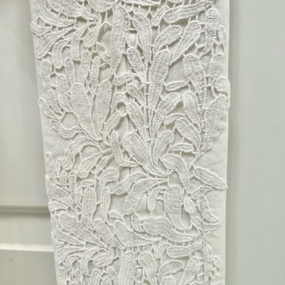 Lilly Pulitzer EUC Embroidered White Pants/Jeans Sz 4 - Picture 4 of 9